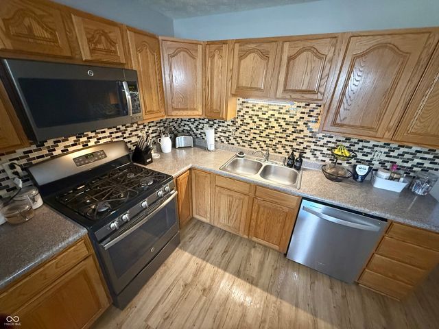 1251 Pin Oak Circle, Seymour, IN 47274