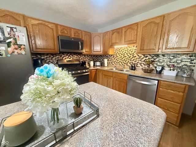 1251 Pin Oak Circle, Seymour, IN 47274