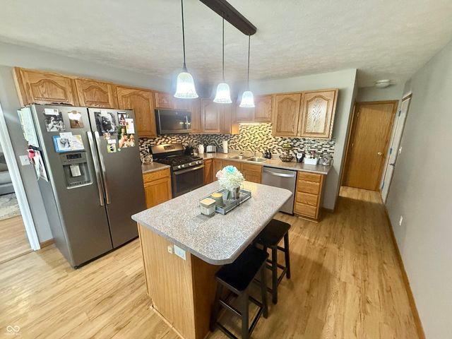 1251 Pin Oak Circle, Seymour, IN 47274