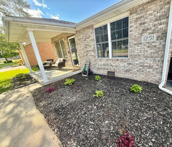 1251 Pin Oak Circle, Seymour, IN 47274