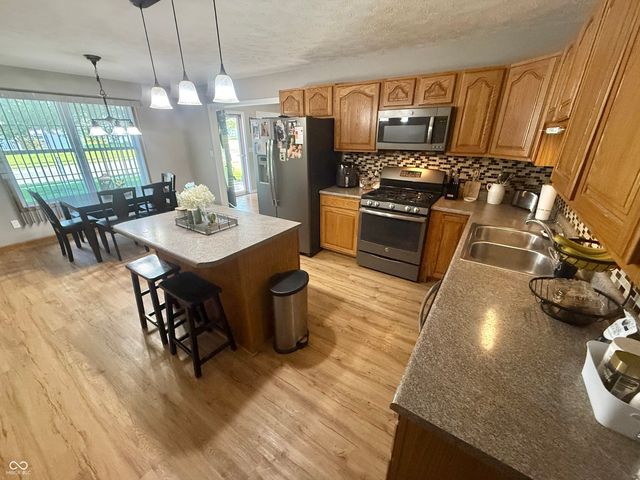 1251 Pin Oak Circle, Seymour, IN 47274
