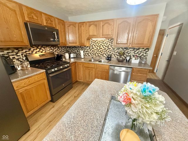 1251 Pin Oak Circle, Seymour, IN 47274