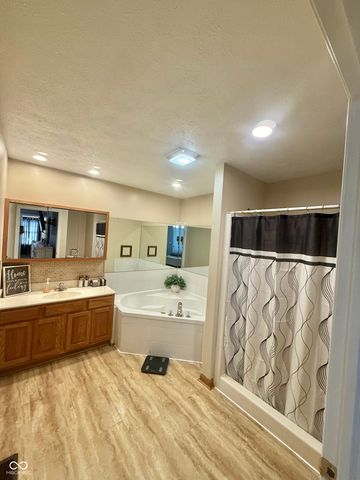 1251 Pin Oak Circle, Seymour, IN 47274