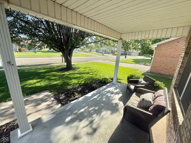 1251 Pin Oak Circle, Seymour, IN 47274