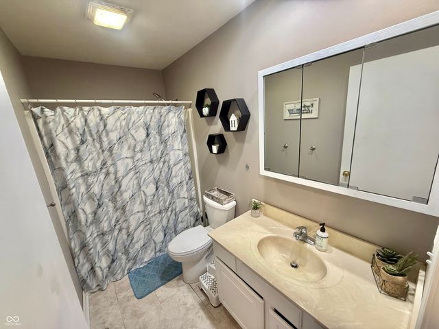 1251 Pin Oak Circle, Seymour, IN 47274