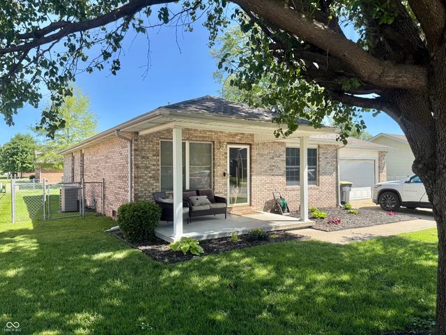 1251 Pin Oak Circle, Seymour, IN 47274
