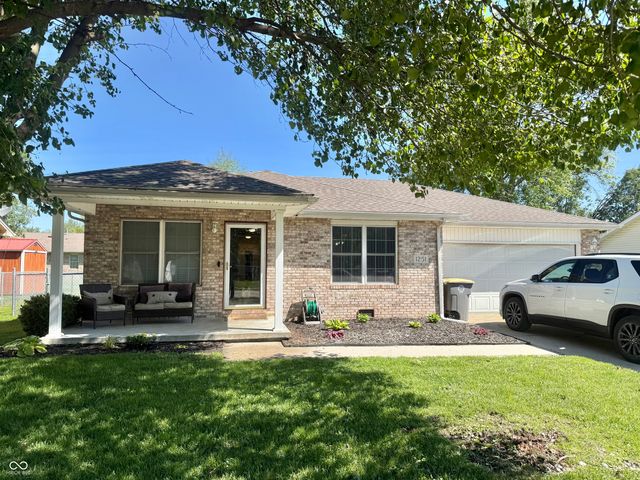 1251 Pin Oak Circle, Seymour, IN 47274