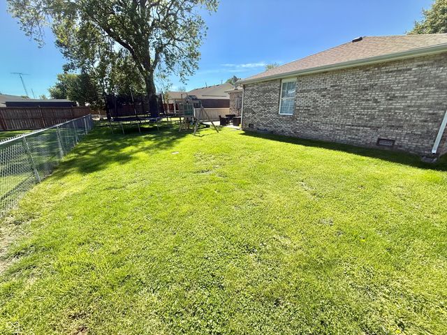 1251 Pin Oak Circle, Seymour, IN 47274