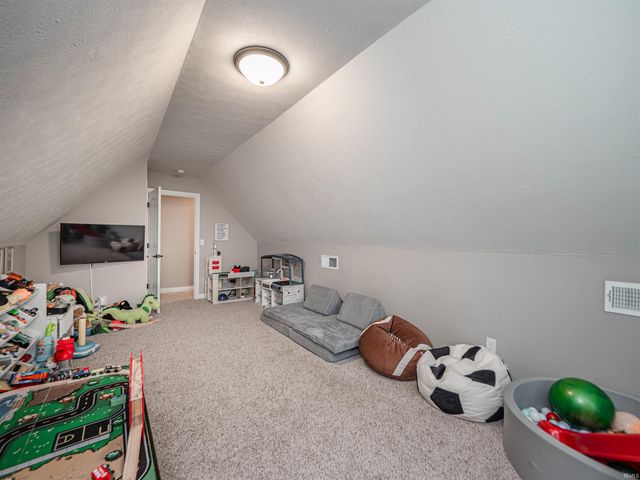1625 Hills Drive, Evansville, IN 47720