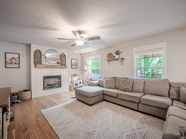 1625 Hills Drive, Evansville, IN 47720
