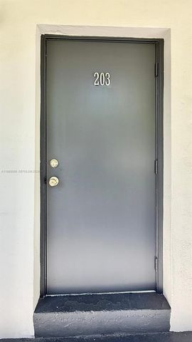 42 SW 14th St 203, Dania Beach, FL 33004