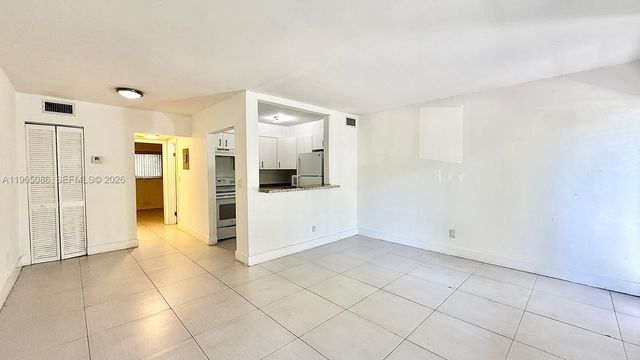 42 SW 14th St 203, Dania Beach, FL 33004