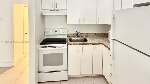 42 SW 14th St 203, Dania Beach, FL 33004