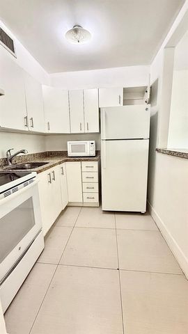 42 SW 14th St 203, Dania Beach, FL 33004