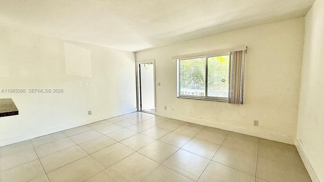 42 SW 14th St 203, Dania Beach, FL 33004