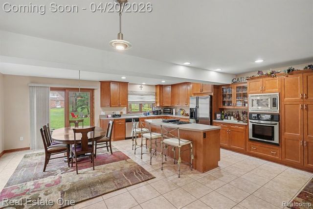 1355 Grebe Road, Highland, MI 48357