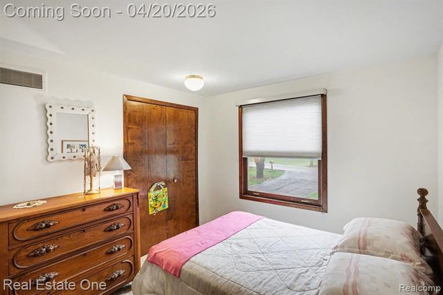 1355 Grebe Road, Highland, MI 48357