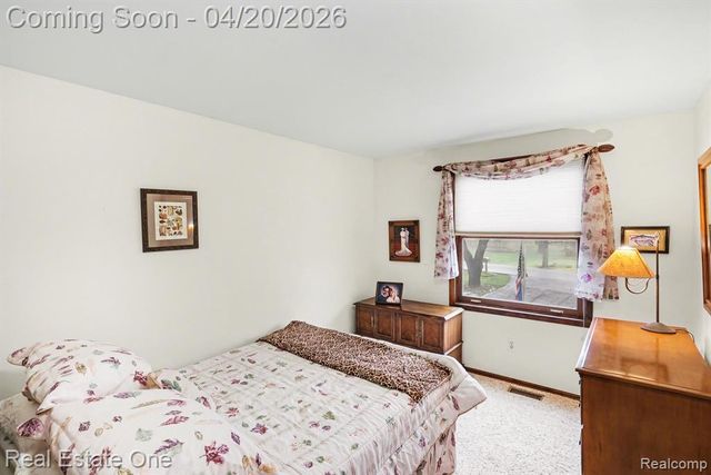 1355 Grebe Road, Highland, MI 48357