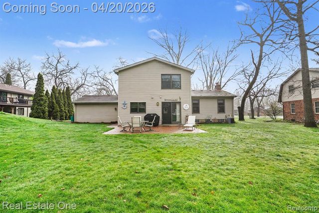 1355 Grebe Road, Highland, MI 48357