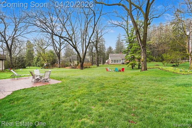 1355 Grebe Road, Highland, MI 48357