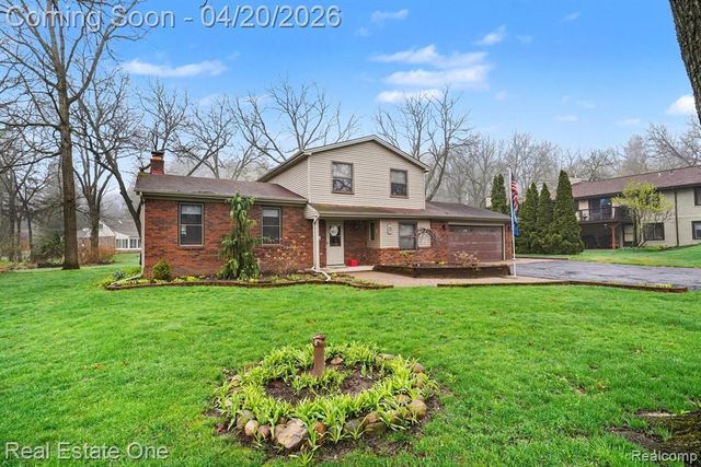 1355 Grebe Road, Highland, MI 48357