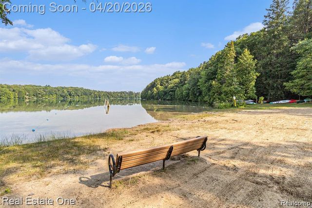 1355 Grebe Road, Highland, MI 48357