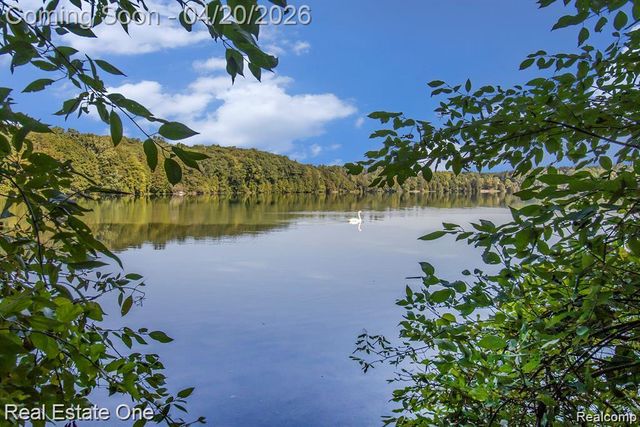 1355 Grebe Road, Highland, MI 48357