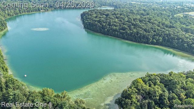 1355 Grebe Road, Highland, MI 48357