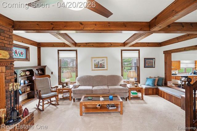 1355 Grebe Road, Highland, MI 48357