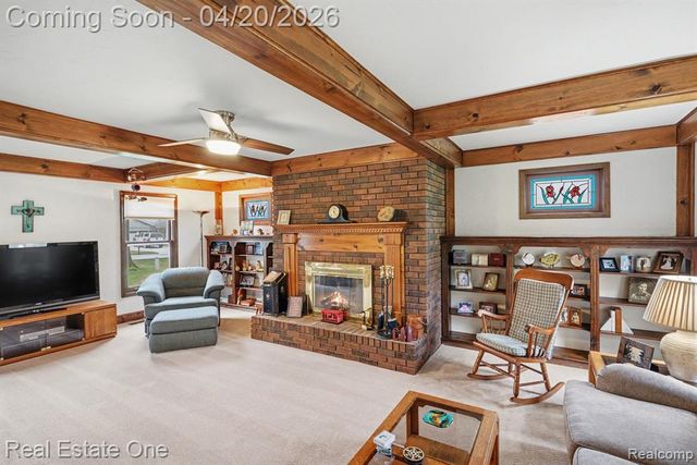 1355 Grebe Road, Highland, MI 48357
