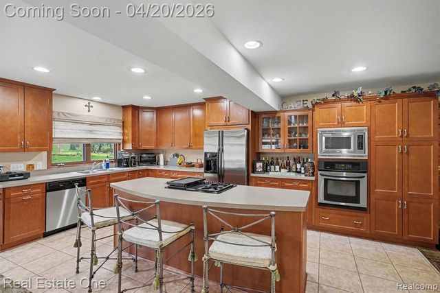 1355 Grebe Road, Highland, MI 48357