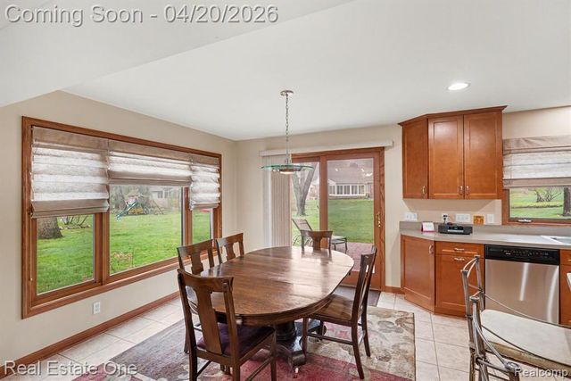1355 Grebe Road, Highland, MI 48357