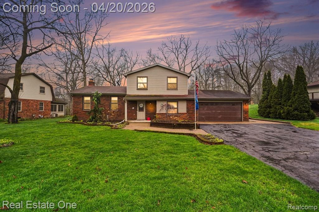 1355 Grebe Road, Highland, MI 48357