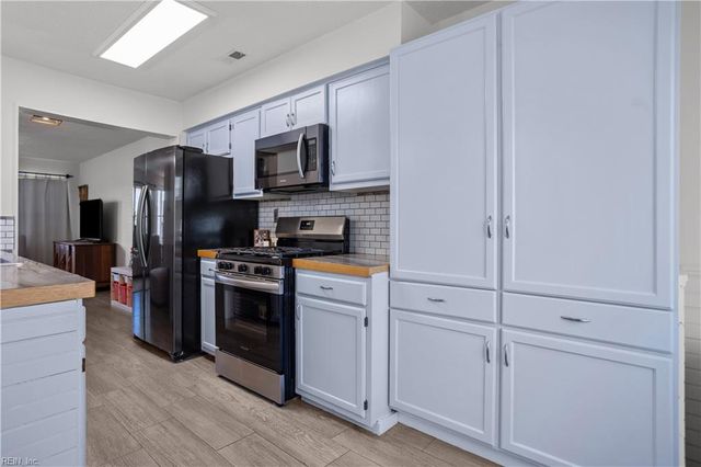 1563 Sword Dancer DR, Virginia Beach, VA 23454