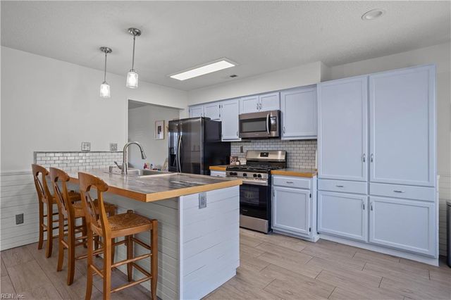 1563 Sword Dancer DR, Virginia Beach, VA 23454