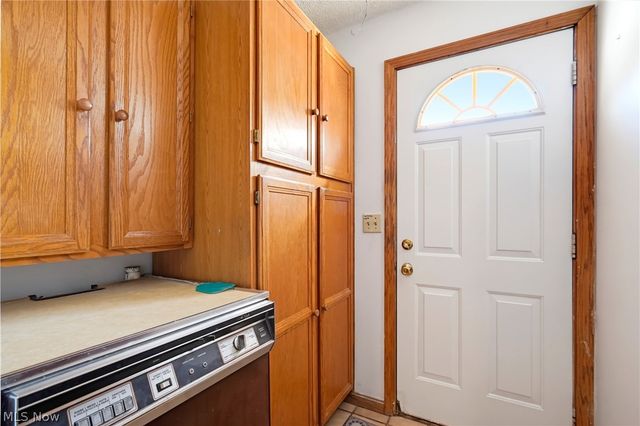 91 Mcnaughton Street, Akron, OH 44305