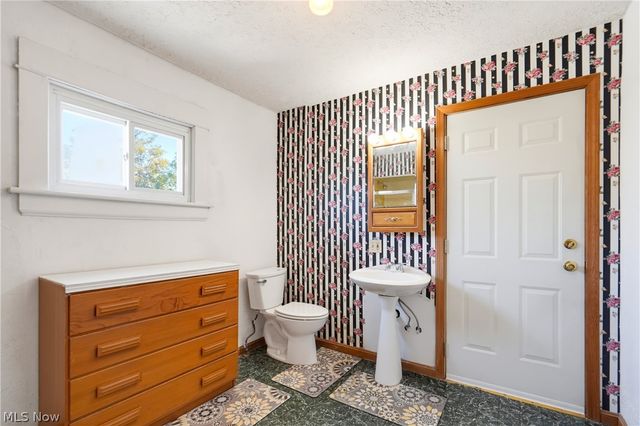 91 Mcnaughton Street, Akron, OH 44305