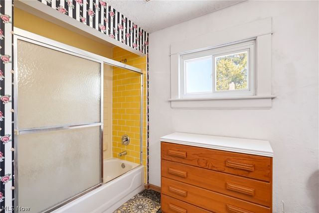 91 Mcnaughton Street, Akron, OH 44305