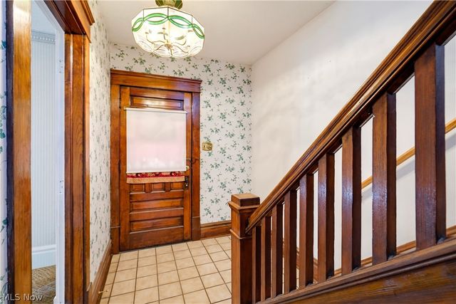 91 Mcnaughton Street, Akron, OH 44305