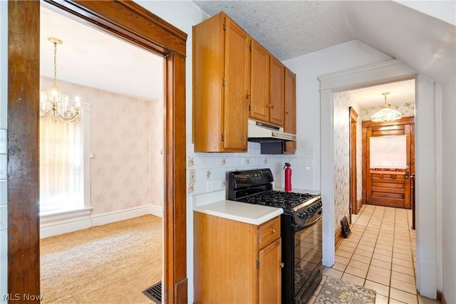 91 Mcnaughton Street, Akron, OH 44305