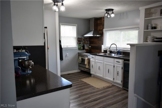 1085 Stratford Street, Barberton, OH 44203