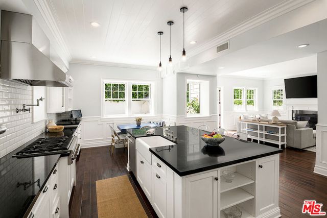 11610 Chiquita Street, Studio City, CA 91604