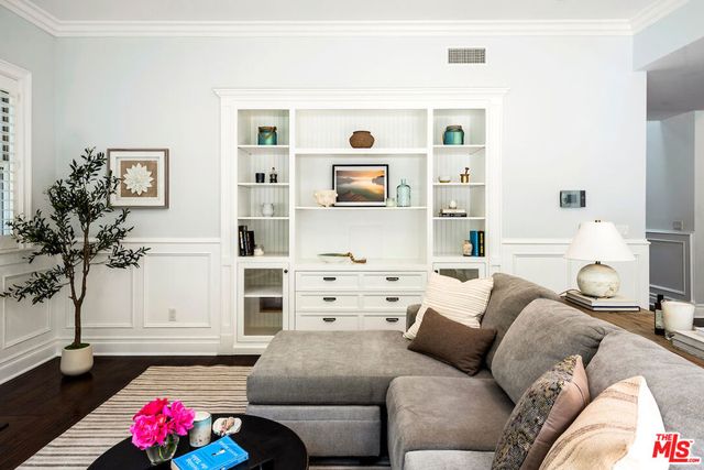 11610 Chiquita Street, Studio City, CA 91604