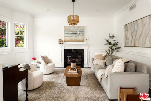 11610 Chiquita Street, Studio City, CA 91604