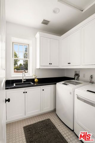 11610 Chiquita Street, Studio City, CA 91604