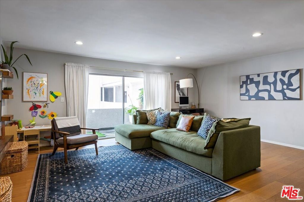 12955 Riverside Drive 203, Sherman Oaks, CA 91423 — exterior