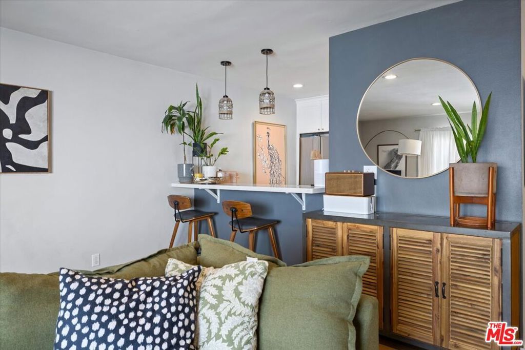 12955 Riverside Drive 203, Sherman Oaks, CA 91423 — photo 3