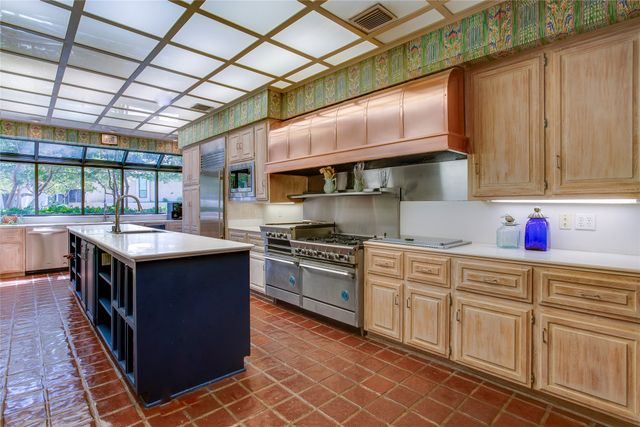 6620 Clubhouse Circle, Dallas, TX 75240