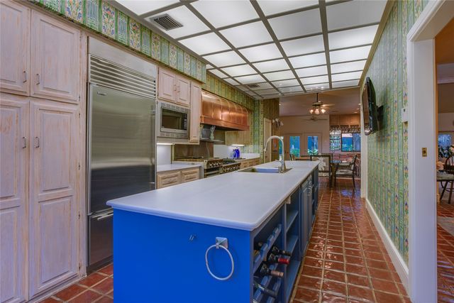 6620 Clubhouse Circle, Dallas, TX 75240