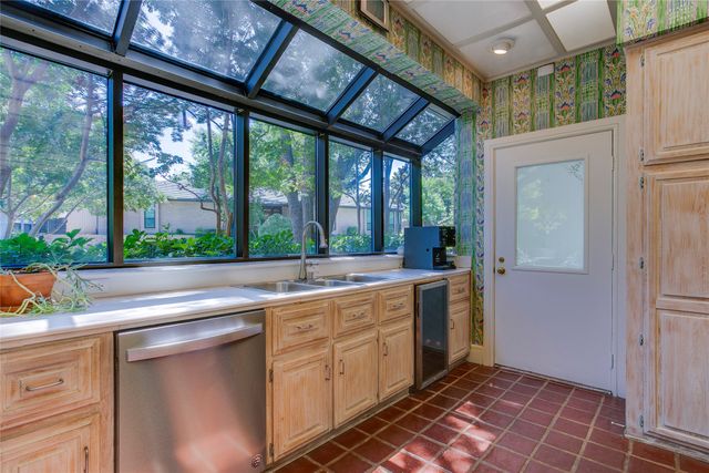 6620 Clubhouse Circle, Dallas, TX 75240